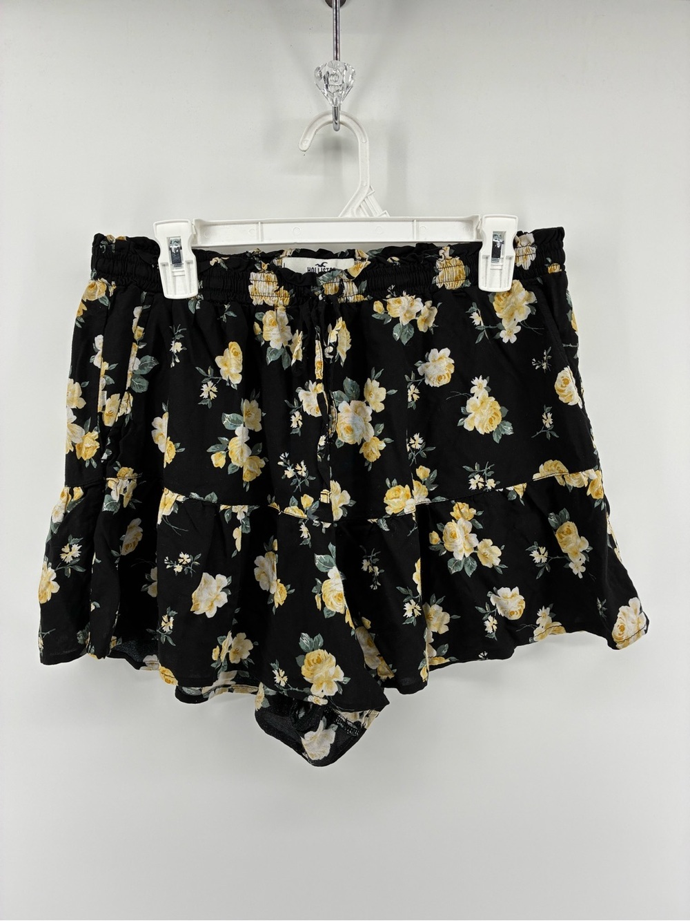 Hollister Ultra High Rise Women’s Black Floral Ruffle Shorts Yellow Floral Print